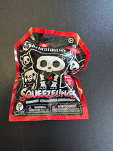 Load image into Gallery viewer, Skelanimals Squeezelings (1) Mystery Bag Series 1
