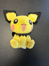 Load image into Gallery viewer, Tomy Pokémon 2018 Pichu 6” Preowned Plush
