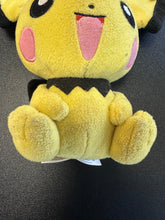 Load image into Gallery viewer, Tomy Pokémon 2018 Pichu 6” Preowned Plush
