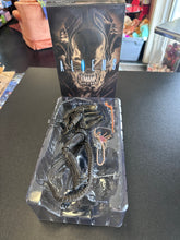 Load image into Gallery viewer, NECA ALIENS ULTIMATE EDITION FIGURE PREOWNED MISSING EGG
