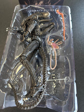 Load image into Gallery viewer, NECA ALIENS ULTIMATE EDITION FIGURE PREOWNED MISSING EGG
