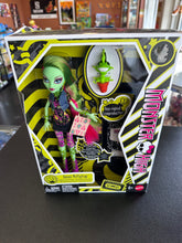 Load image into Gallery viewer, Monster High Boo-riginal Creeproduction Venus McFlytrap 2026
