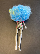 Load image into Gallery viewer, Mattel Monster High Ghoulia Yelps Skultimate Roller Maze
