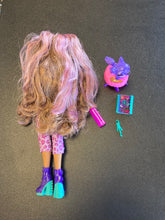 Load image into Gallery viewer, Monster High Clawdeen Wolf Count Fabulous Missing Hand
