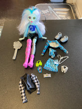 Load image into Gallery viewer, Monster High Frankie Stein Coffee Break + Skulltimate Secerets Match Up
