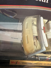 Load image into Gallery viewer, Maisto Special Edition 1972 Chevrolet Chevelle SS454 Grey 1:18 Scale Box Dmg
