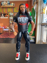 Load image into Gallery viewer, Mattel WWE Elite Main Event Series 160 Basic Roman Reigns
