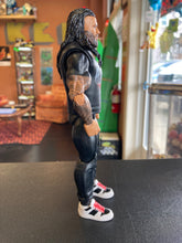 Load image into Gallery viewer, Mattel WWE Elite Main Event Series 160 Basic Roman Reigns
