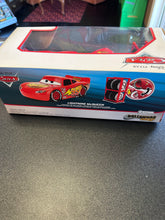 Load image into Gallery viewer, Jada Hollywood Rides Cars
Lightning McQueen (Ex Tire Rack Edition) 1:24 Scale
