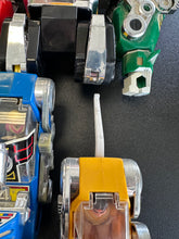 Load image into Gallery viewer, Panosh Place 1984 Voltron Defender of the Universe 5 Lions with Accessories

