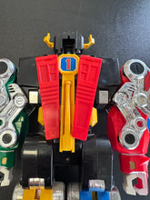 Load image into Gallery viewer, Panosh Place 1984 Voltron Defender of the Universe 5 Lions with Accessories
