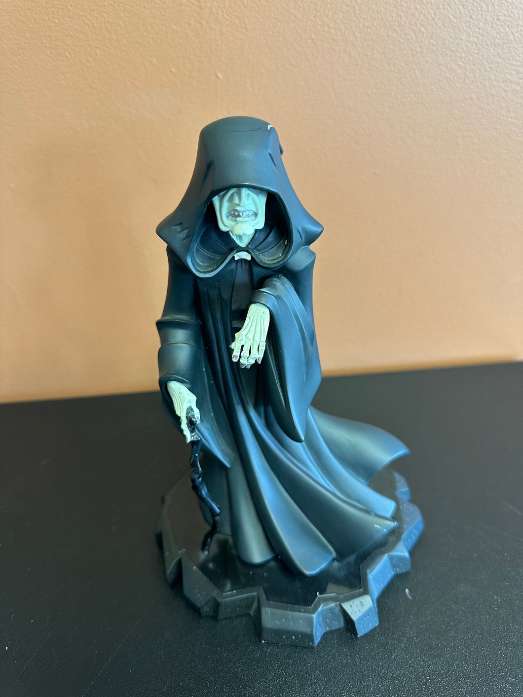 Gentle Giant Star Wars Animated Emperor Palpatine Statue BROKEN FINGER PREOWNED