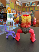 Load image into Gallery viewer, SMALL SOLDIERS Flatchoo and Nibble Figures (Missing Accesories and Weapon)
