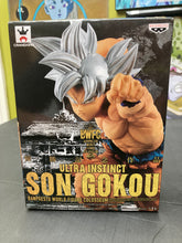 Load image into Gallery viewer, BWFC- Banpresto Ultra Instinct Son Gokou (goku) Preowned
