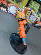Load image into Gallery viewer, BWFC- Banpresto Ultra Instinct Son Gokou (goku) Preowned
