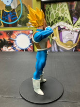 Load image into Gallery viewer, Banpresto DBZ Resolution of Soldiers Vegeta (Preowned)
