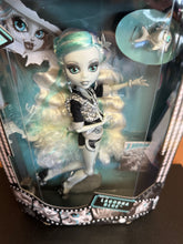 Load image into Gallery viewer, Monster High Reel Drama Lagoona Blue 2025
