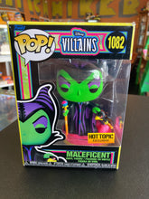 Load image into Gallery viewer, FUNKO POP Disney Villains Maleficent 1082 HotTopic Exclusive

