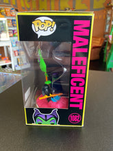 Load image into Gallery viewer, FUNKO POP Disney Villains Maleficent 1082 HotTopic Exclusive
