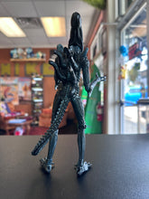 Load image into Gallery viewer, NECA Aliens Xenomorph Warrior (BLUE Version)

