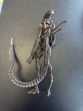Load image into Gallery viewer, NECA Aliens Xenomorph Warrior (BROWN Version)
