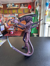 Load image into Gallery viewer, NECA Alien VS Predator Razor Claws Alien Xenomorph
