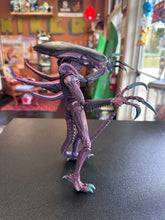 Load image into Gallery viewer, NECA Alien VS Predator Razor Claws Alien Xenomorph
