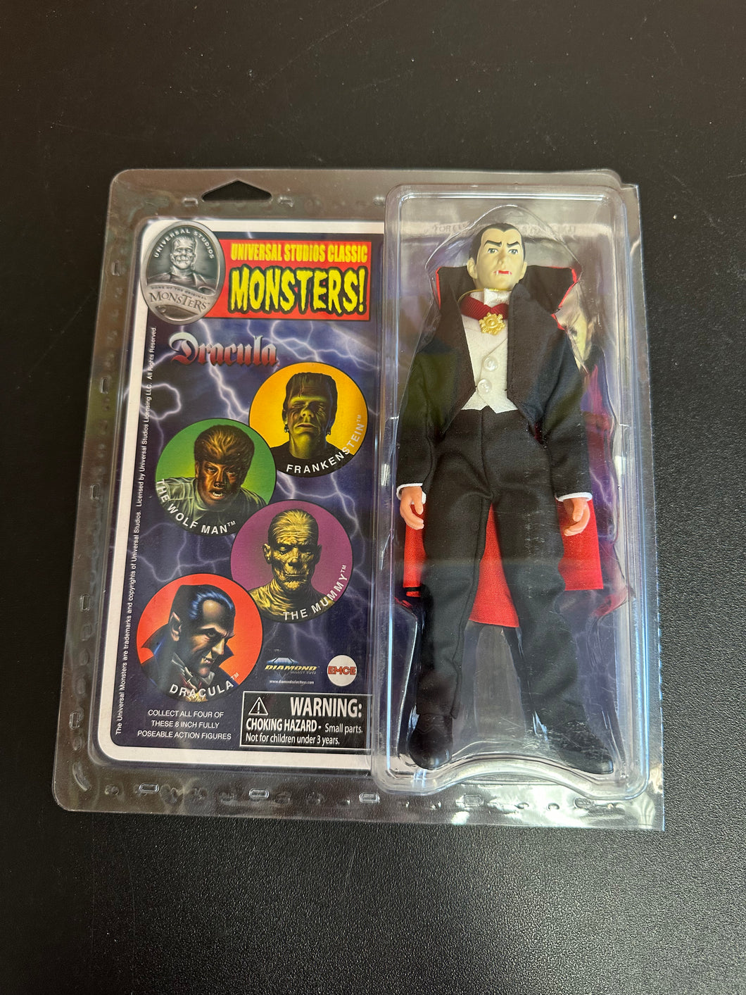 DIAMOND SELECT UNIVERSAL STUDIO CLASSIC MONSTERS DRACULA CLOTHED FIGURE
