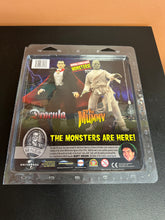 Load image into Gallery viewer, DIAMOND SELECT UNIVERSAL STUDIO CLASSIC MONSTERS DRACULA CLOTHED FIGURE
