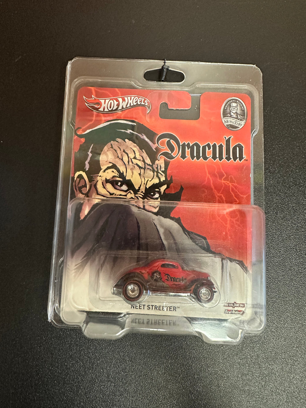 HOT WHEELS UNIVERSAL MONSTER DRACULA NEET STREETER IN CASE