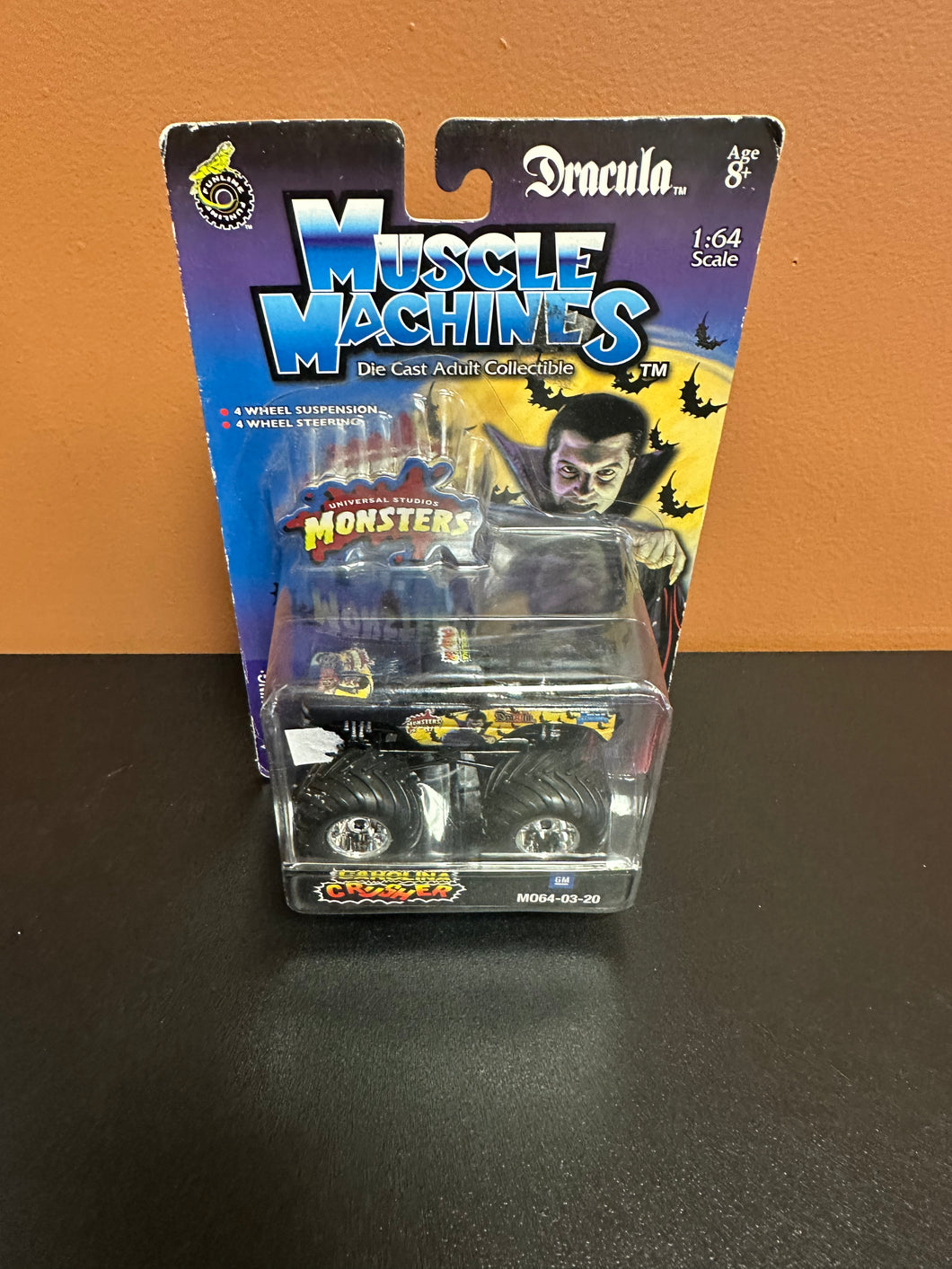 MUSCLE MACHINES UNIVERSAL MONSTER DRACULA CAROLINA CRUSHER MONSTER TRUCK