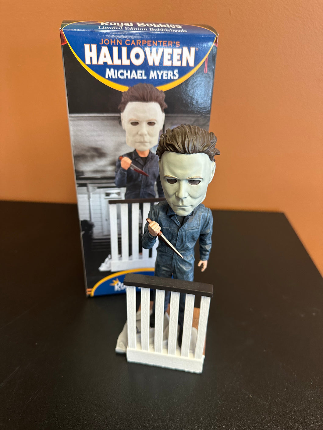 ROYAL BOBBLES HALLOWEEN MICHEAL MYERS BOBBLEHEAD PREOWNED