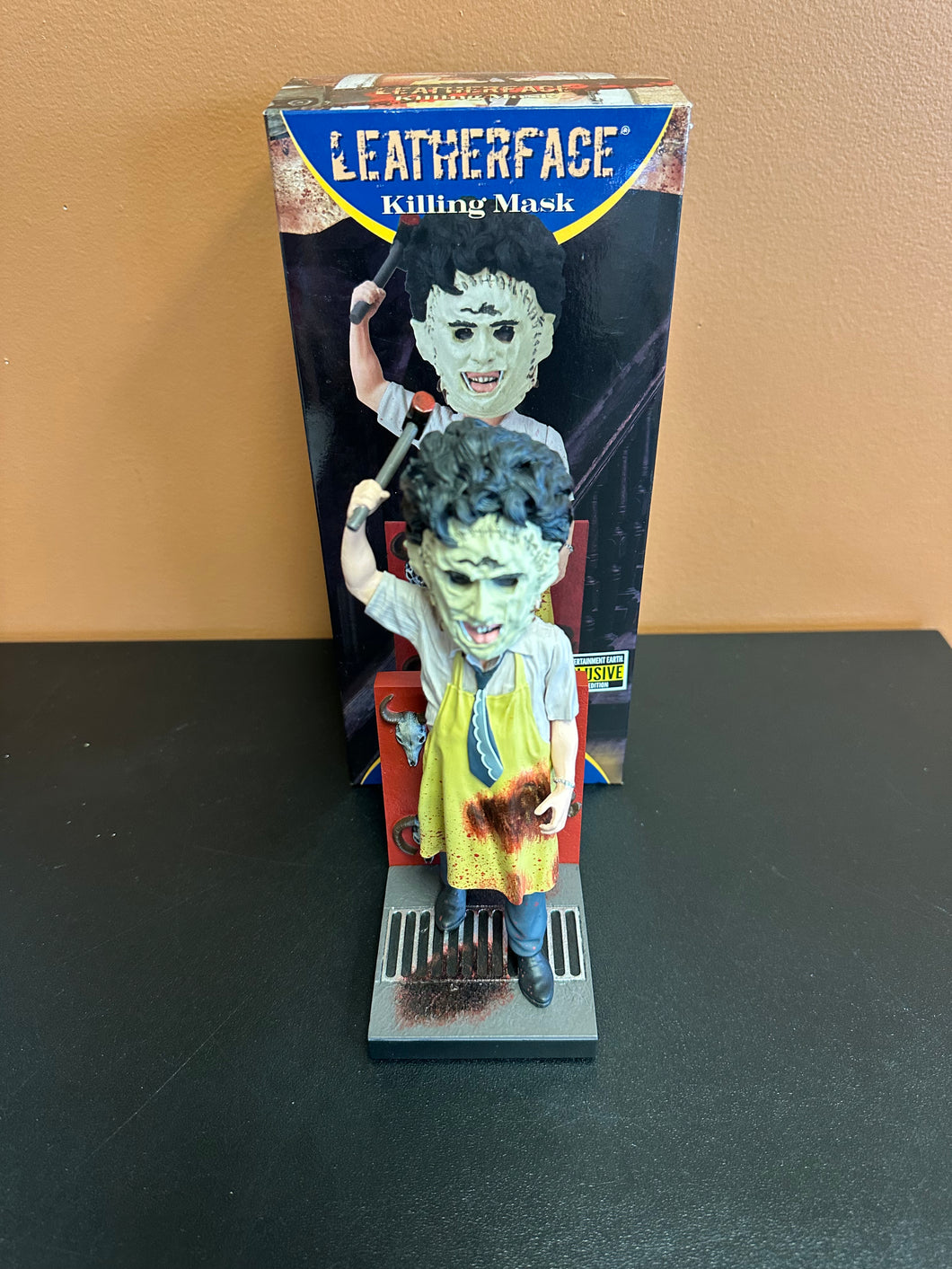 ROYAL BOBBLES TEXAS CHAINSAW MASSACRE LEATHERFACE KILLING MASK BOBBLEHEAD PREOWNED