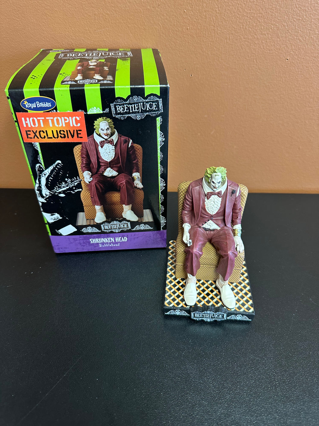 ROYAL BOBBLES BEETLEJUICE SHRUNKEN HEAD HOT TOPIC BOBBLEHEAD PREOWNED