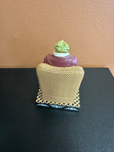 Load image into Gallery viewer, ROYAL BOBBLES BEETLEJUICE SHRUNKEN HEAD HOT TOPIC BOBBLEHEAD PREOWNED
