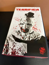 Load image into Gallery viewer, TERRIFIER - ART THE CLOWN 1:6 SCALE FIGURE
