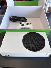 Load image into Gallery viewer, XBOX SERIES S 512 GB SSD DIGITAL Preowned READ
