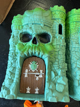 Load image into Gallery viewer, MATTEL MASTERS OF THE UNIVERSE CASTLE GRAYSKULL 2021 OPEN BOX
