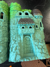 Load image into Gallery viewer, MATTEL MASTERS OF THE UNIVERSE CASTLE GRAYSKULL 2021 OPEN BOX

