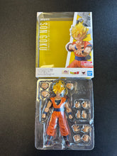 Load image into Gallery viewer, BANDAI S.H.Figuarts Super Saiyan Fullpower Son Goku Preowned Figure
