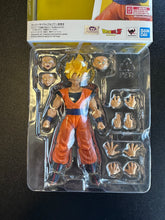 Load image into Gallery viewer, BANDAI S.H.Figuarts Super Saiyan Fullpower Son Goku Preowned Figure
