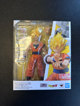 Load image into Gallery viewer, BANDAI S.H.Figuarts Super Saiyan Fullpower Son Goku Preowned Figure
