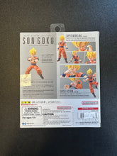 Load image into Gallery viewer, BANDAI S.H.Figuarts Super Saiyan Fullpower Son Goku Preowned Figure
