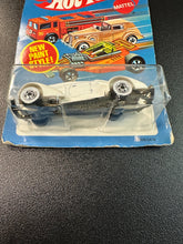 Load image into Gallery viewer, HOT WHEELS AUBURN 852 2505 WHITE CARD DAMAGE
