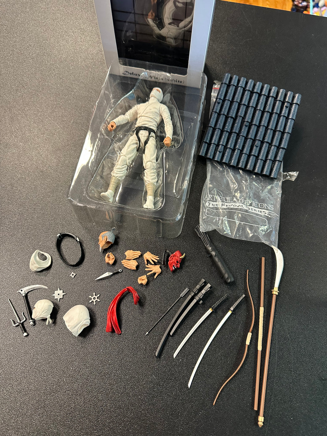 The Fwoosh Articulated Icons The Feudal Series Deluxe Ninja White PREOWNED