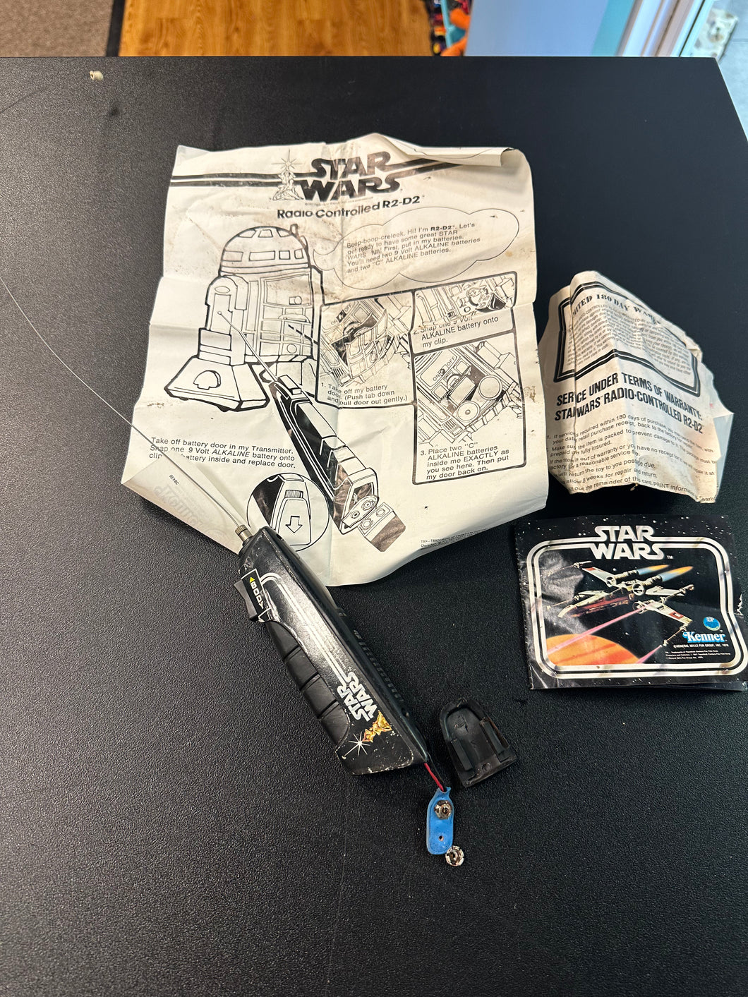 Star Wars Radio Contoller for R2-D2 & Instructions DAMAGED