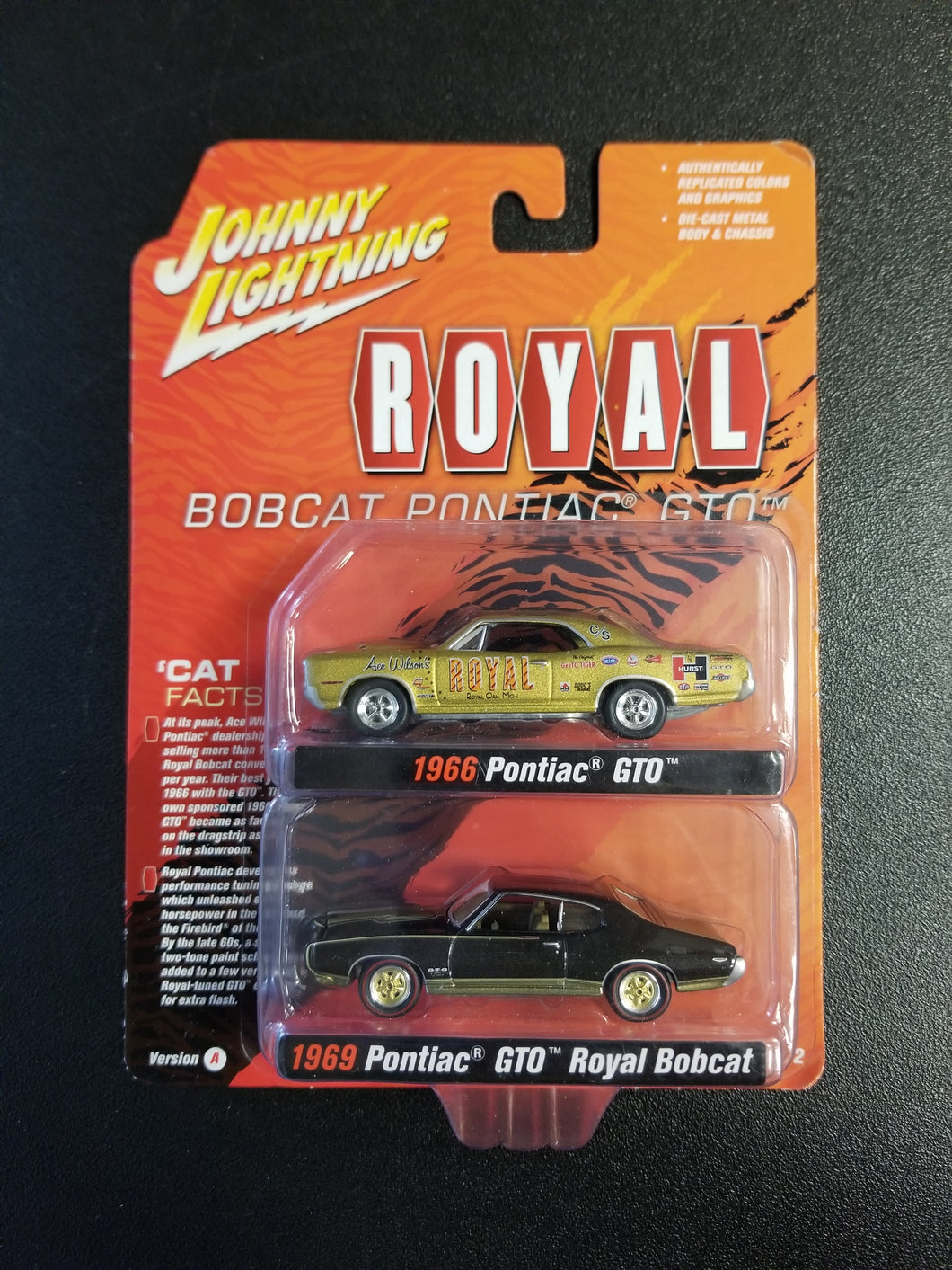 JOHNNY LIGHTNING ROYAL BOBCAT PONTIAC GTO 66 / 69
