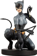 Load image into Gallery viewer, DC DIRECT CATWOMAN STANLEY “ARTGEM” LAU STATUE 0271 of 3504
