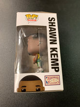 Load image into Gallery viewer, FUNKO POP BASKETBALL SEATTLE SUPERSONICS SHAWN KEMP LIMITED EDITION 72
