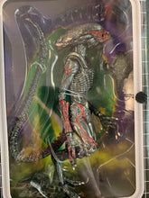 Load image into Gallery viewer, NECA ALIENS NIGHT COUGAR ALIEN ACTION FIGURE
